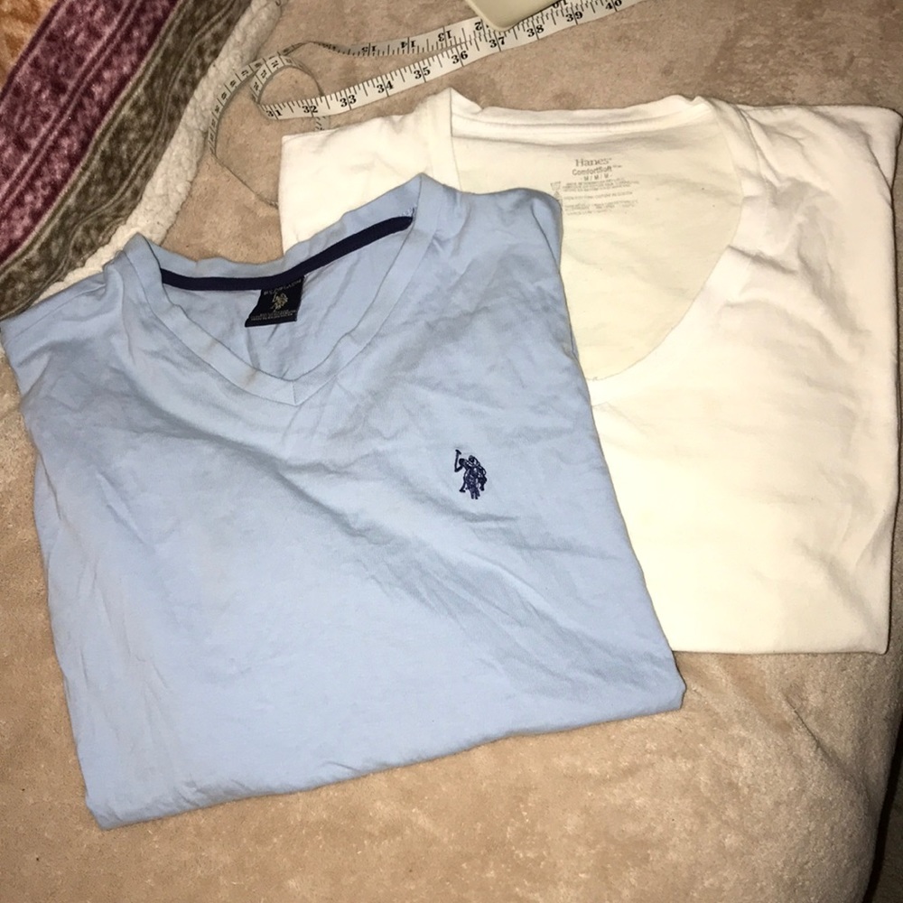 Men’s V neck tee bundle M/L